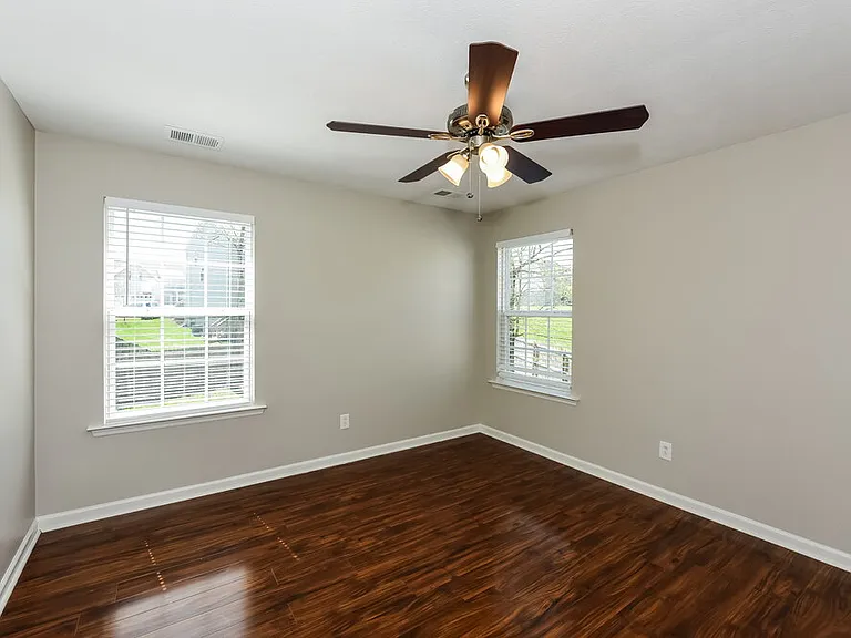 817 Sandworth Cv — Photo 14