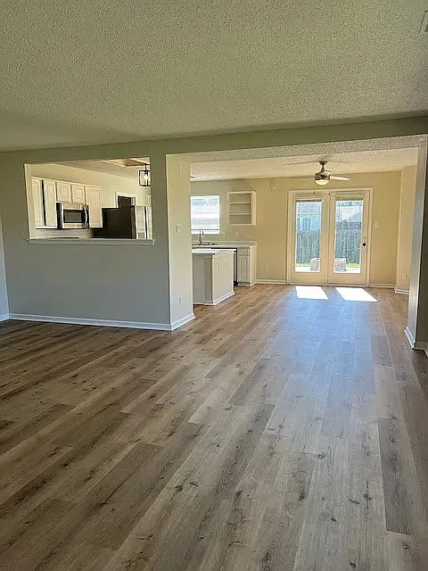 3 bed, 1575 sqft, $1,949 — Photo 3