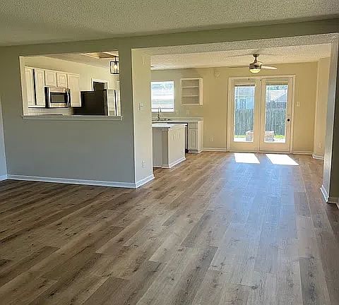 3rd image of 38 Wyndham Ln