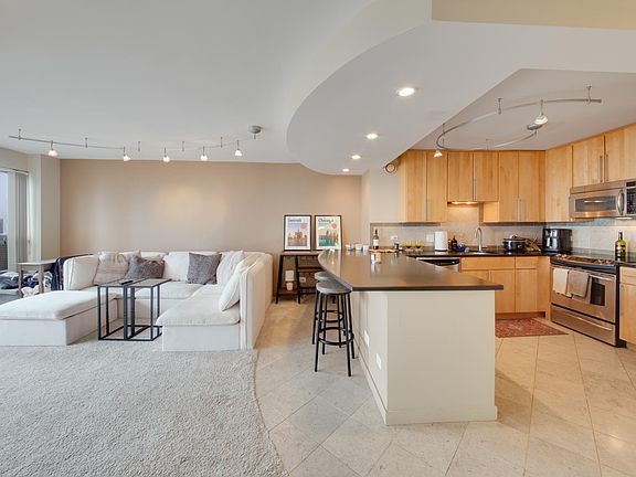 4th image of 30 E Huron St APT 5401