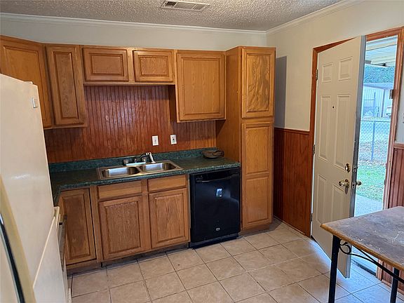 4th image of 2246 Denmark St