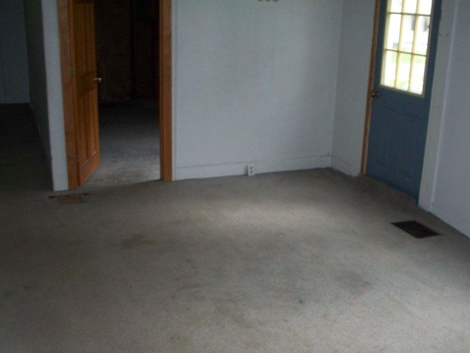 1st image of 400 E Oliver St