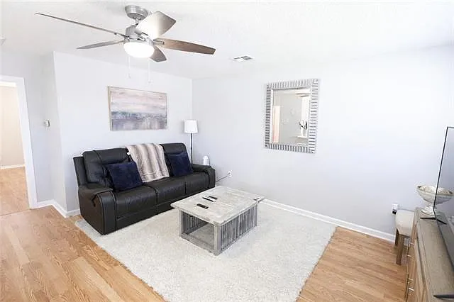 Building Photo - 513 Omega St #C