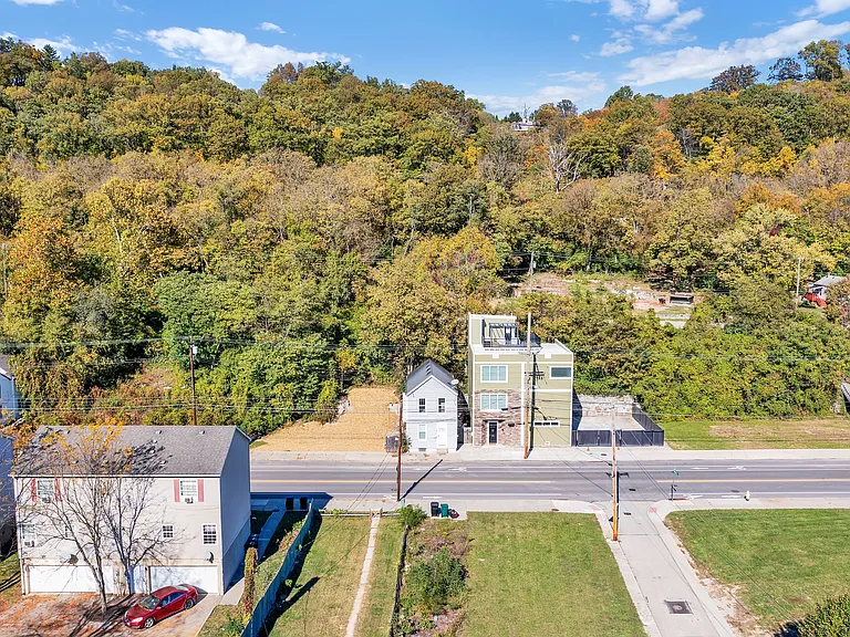 2602 Riverside Dr — Photo 23