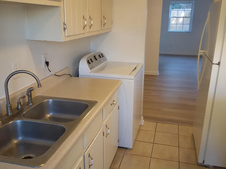 930 Maryland Ave — Photo 31