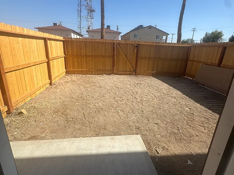 490 W Commercial Ave — Photo 10