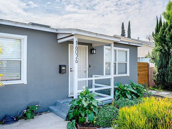 3rd image of 16026 Valerio St