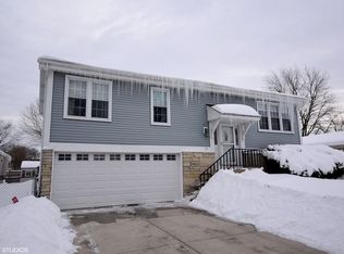 136 Flagstaff Dr, Bolingbrook, IL 60440