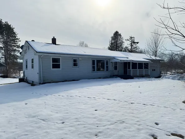 3334 W Glendora Rd, Three Oaks, MI 49128