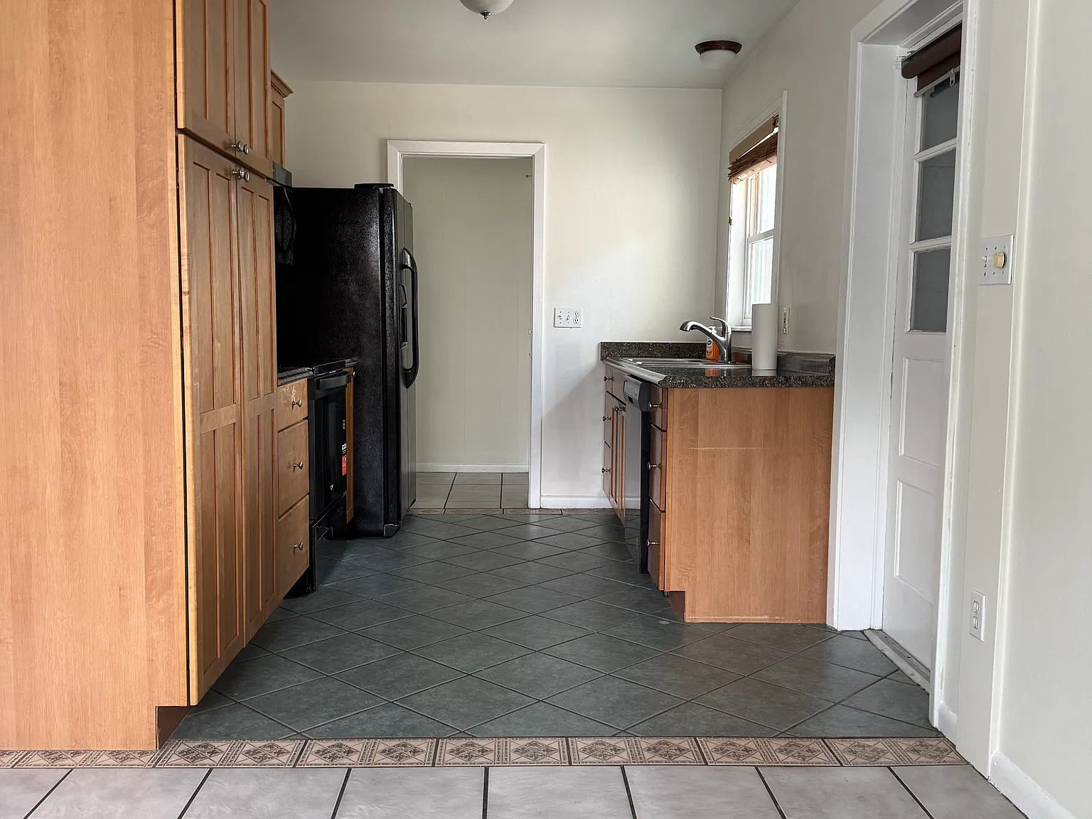 3 bed, 1500 sqft, $2,600 — Photo 2