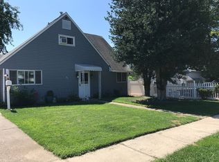 67 Azalea Ln, Levittown, PA 19055