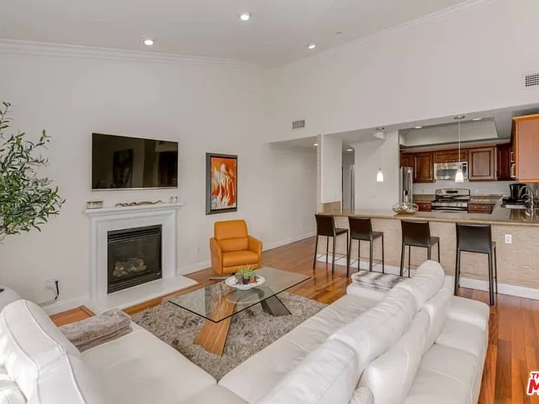 10617 Eastborne Ave #Penthouse 2 — Photo 7
