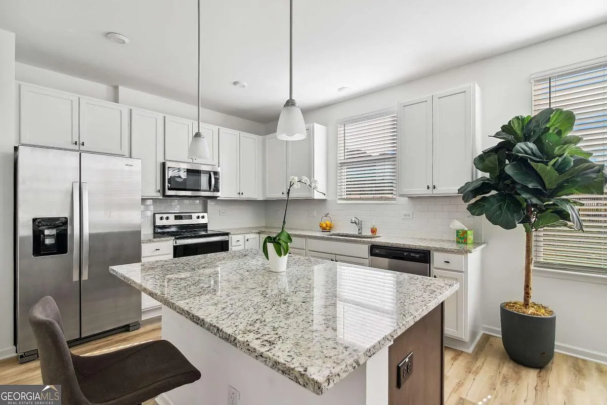 3 bed, 2.0 bath, 1535 sqft, $2,425 — Photo 4