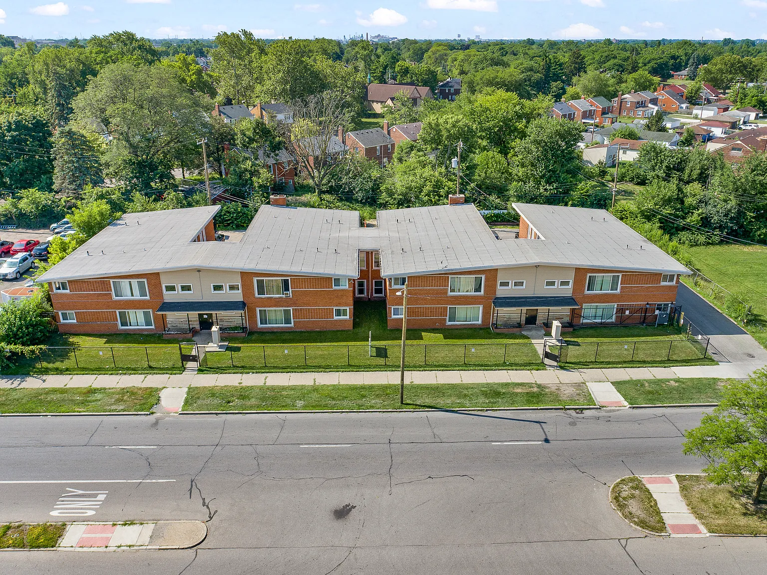 House- Multi-family — Photo 2