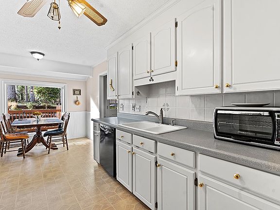 4th image of 407 Rockcreek Blvd