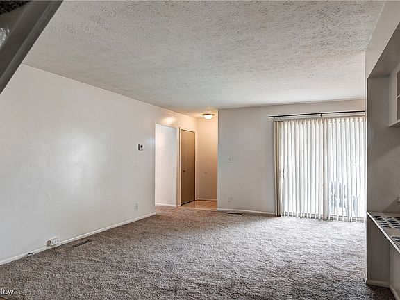 3rd image of 6883 Colonial Dr APT B