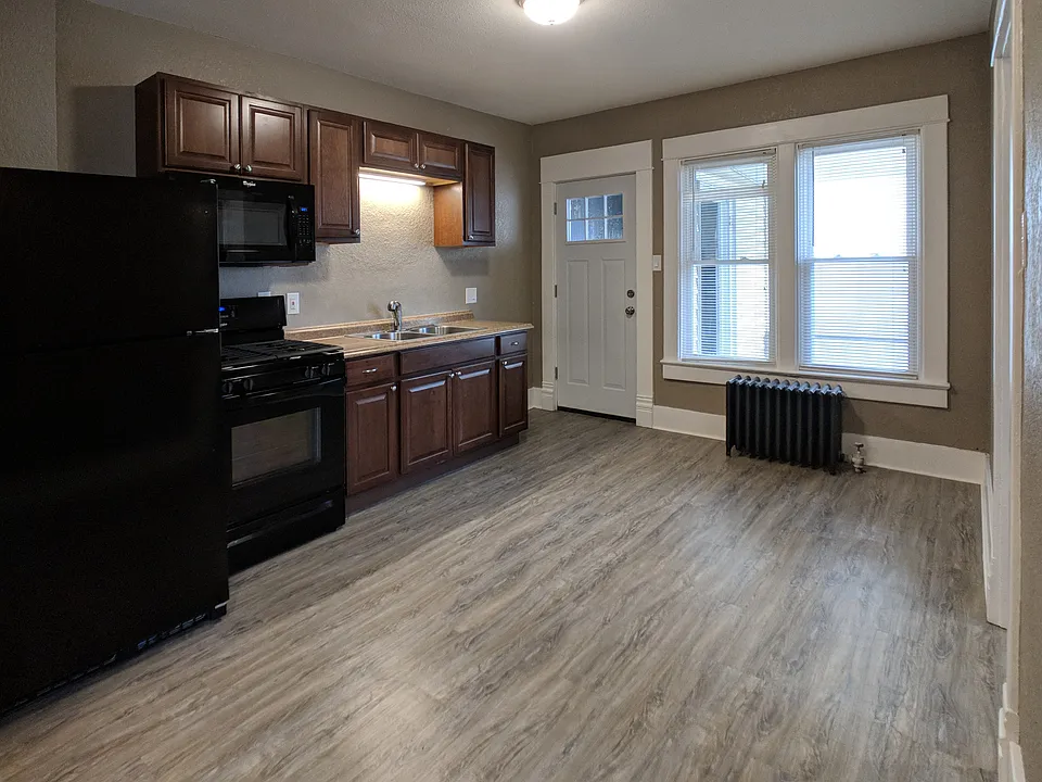 221 E Main St #6