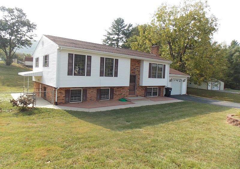 1st image of 130 British Woods Dr