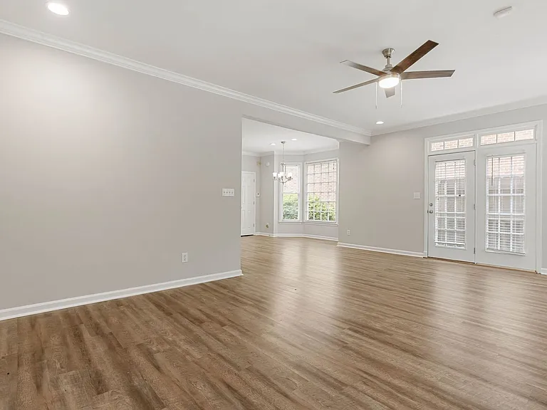2031 Stone Brook Dr — Photo 10