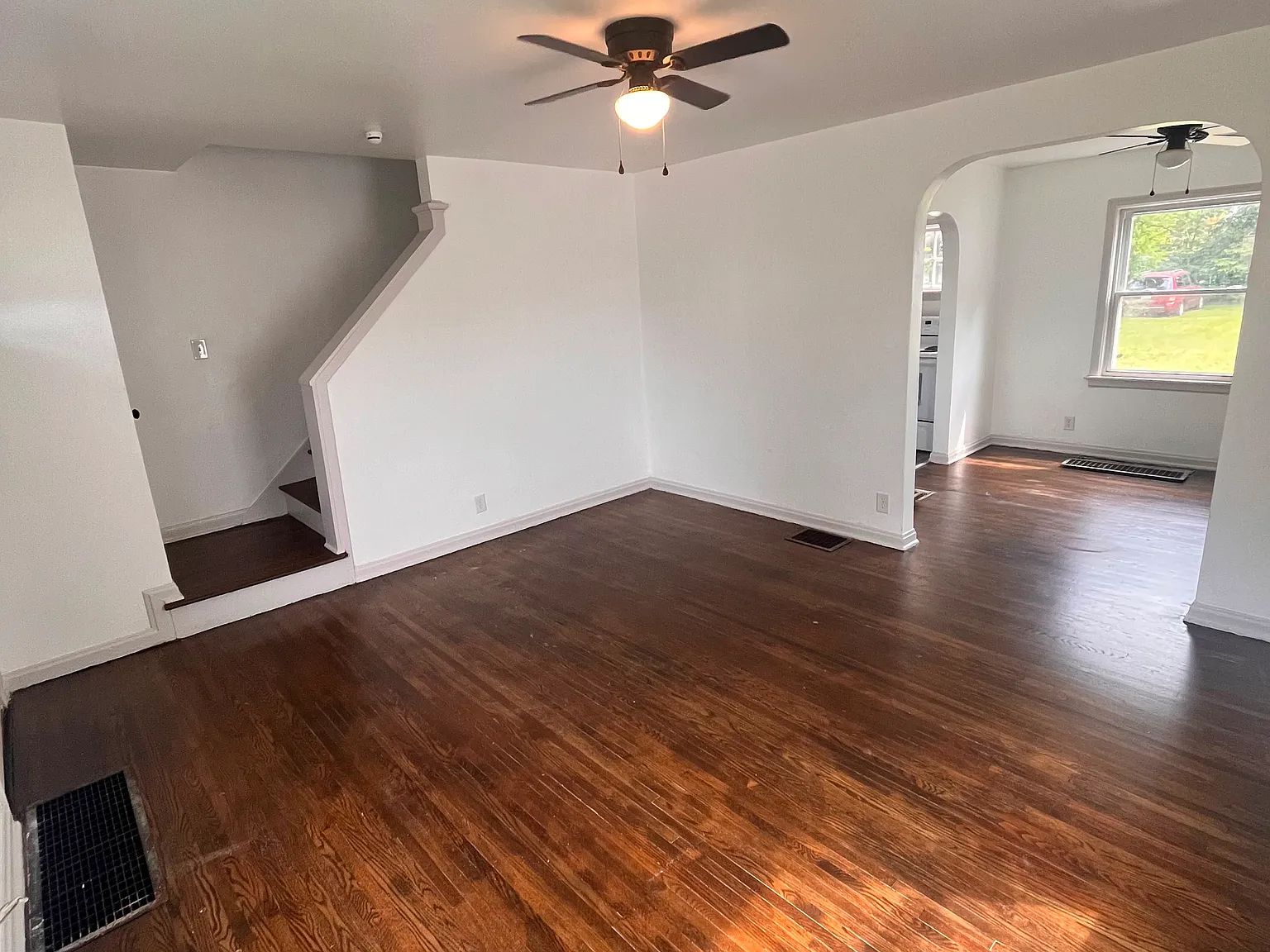 2 bed, 860 sqft, $1,050 — Photo 2