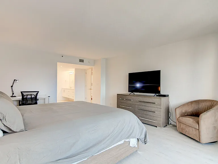 4301 N Ocean Blvd #507 — Photo 21