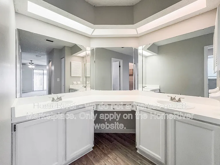 7966 Amandas Crossing Dr E — Photo 14