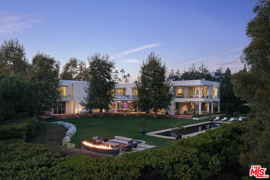 5 bed, 9.0 bath, 13629 sqft, $60,000 — Photo 1
