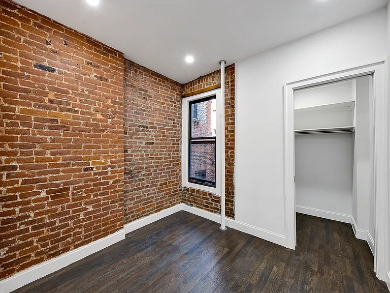 333 E 13th St #7 — Photo 4