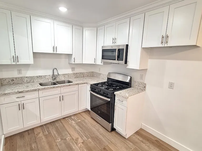 13961 Oxnard — Photo 3