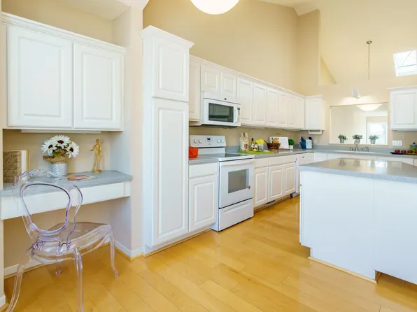 9125 Medley Cir, Golden Valley, MN 55427