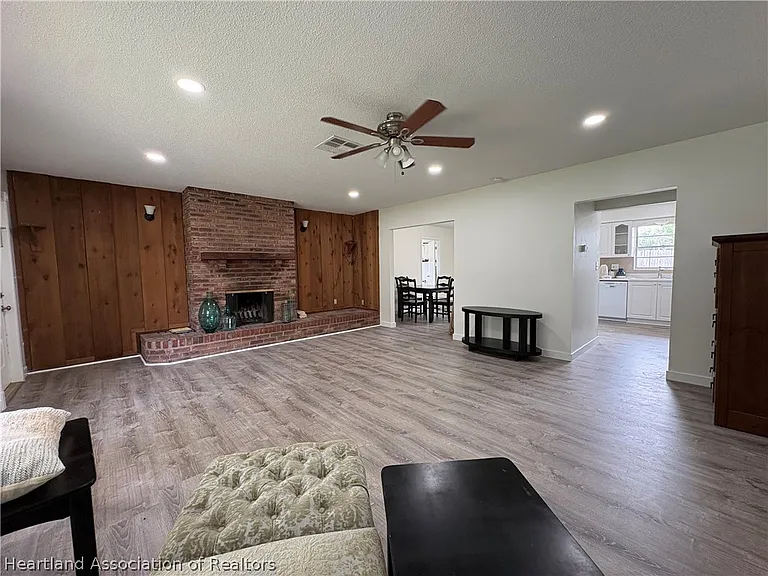 1008 Lagrande Blvd — Photo 4
