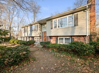 61 Flat Iron Rd, Guilford, CT 06437