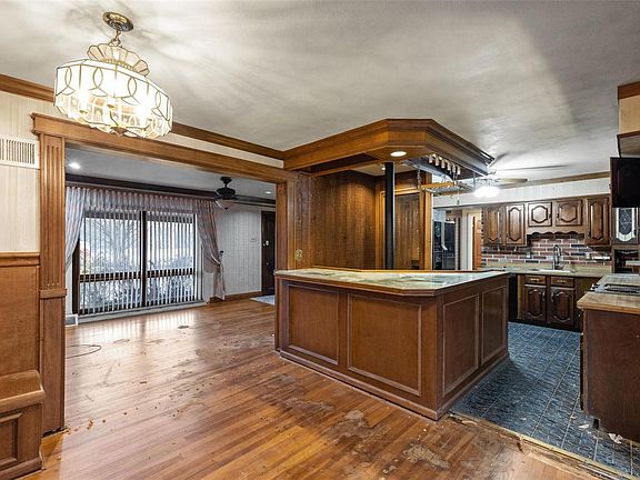 5th image of 9751 Jackie Ln
