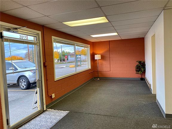 4th image of 2705 Locust Ave W
