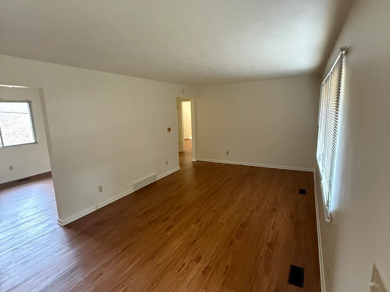 2 bed, 1850 sqft, $1,400 — Photo 2