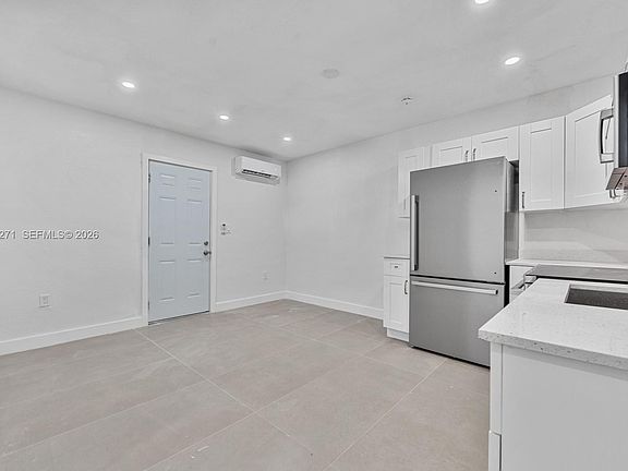 5th image of 1849 NW 16th St #B
