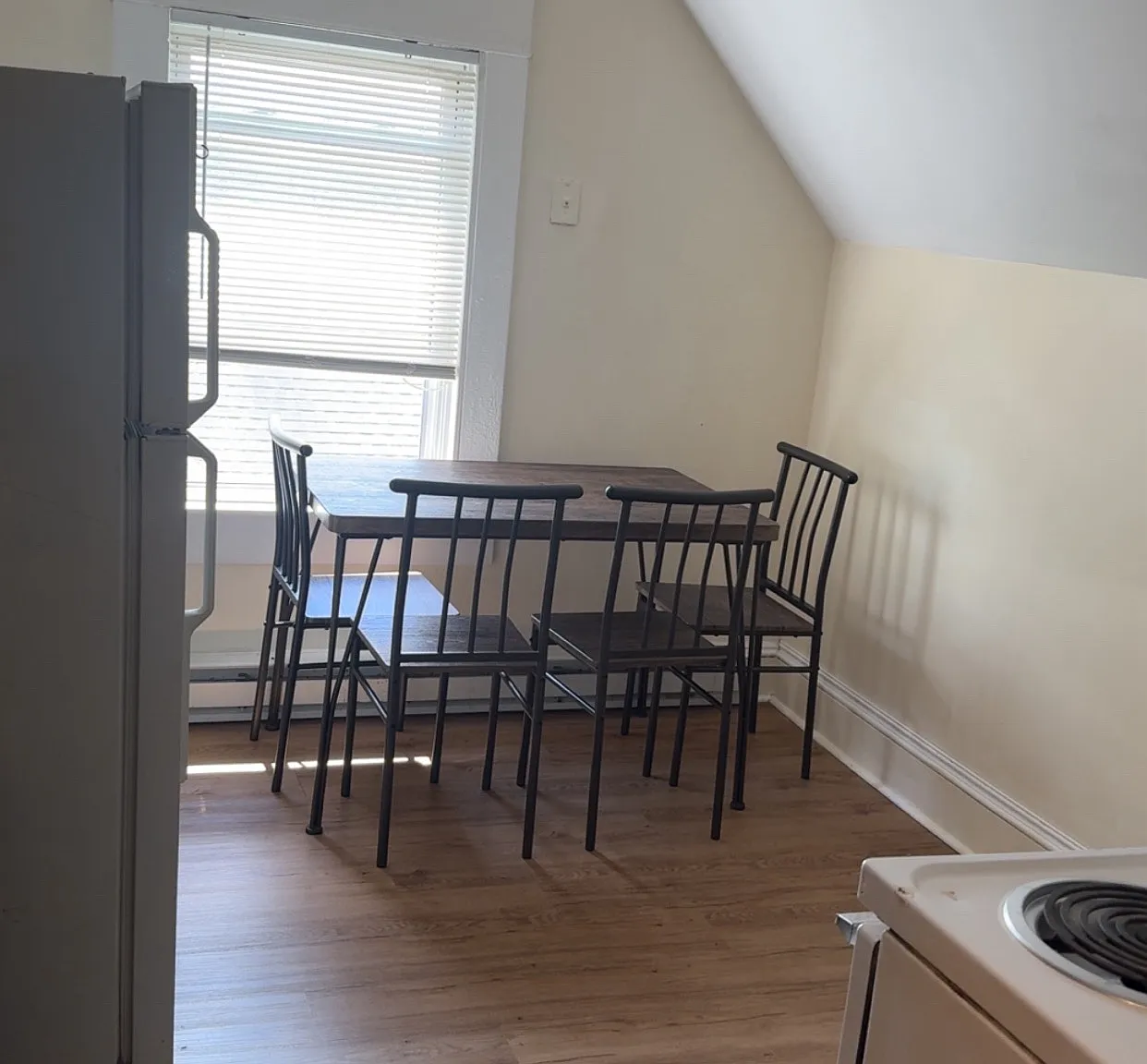2 bed, 700 sqft, $800 — Photo 3