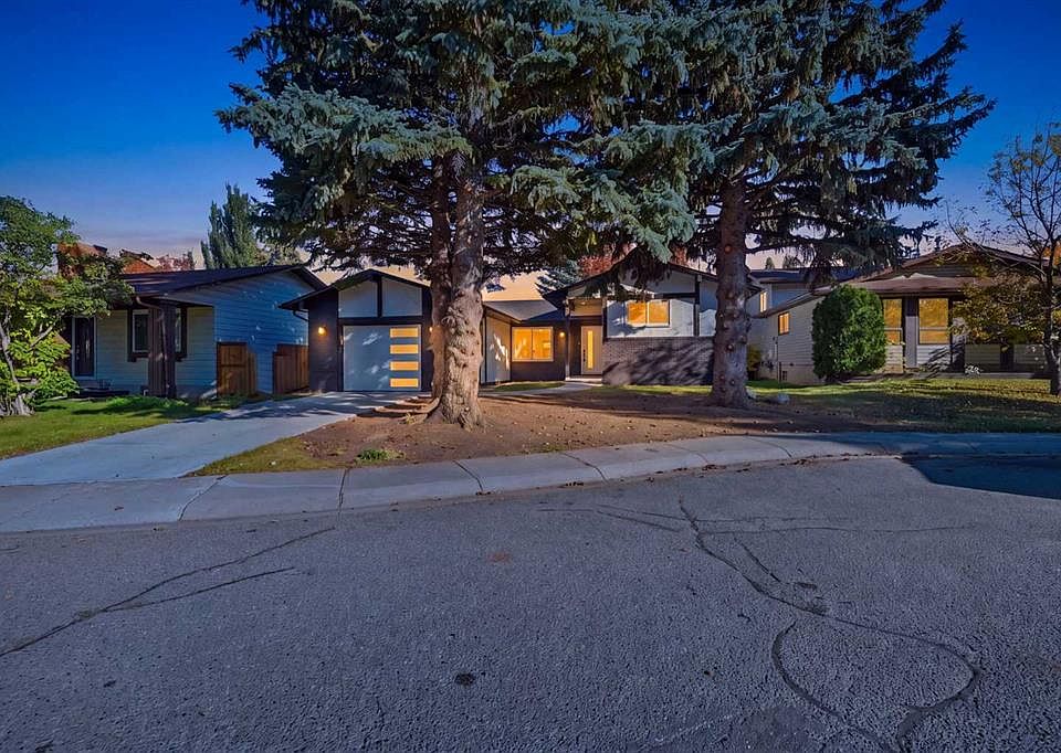 1st image of 460 W Queensland Pl SE