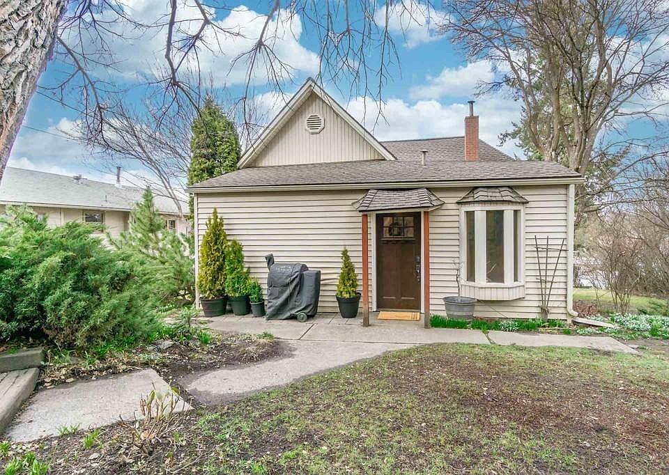 1st image of 240 SE Pioneer St