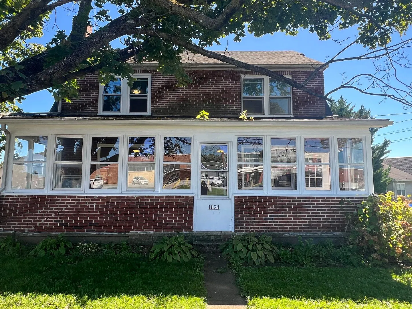Newly Renovated 3 Bedroom Home — Photo 1