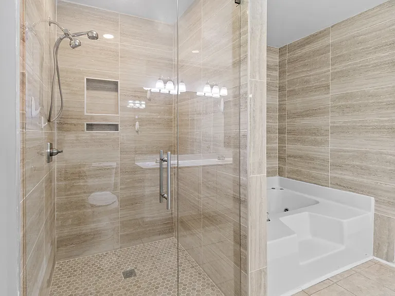 Yorkdale Dr — Photo 13