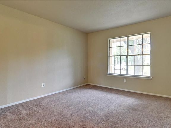 5th image of 2722 Wesleyan Dr
