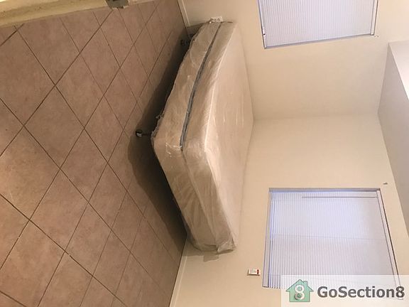 4th image of 5247 Huntington Dr N