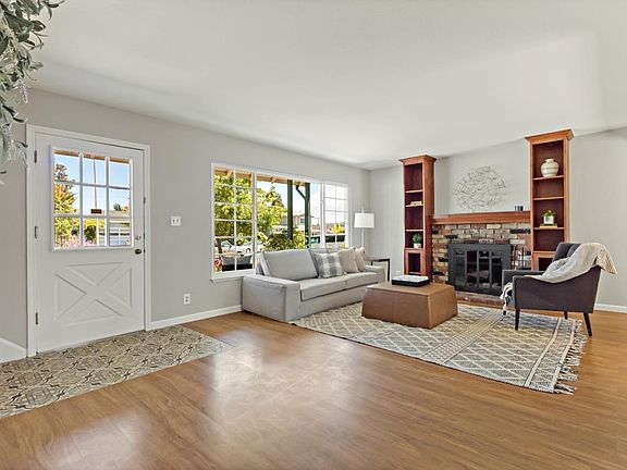 5th image of 2290 Crestmoor Dr