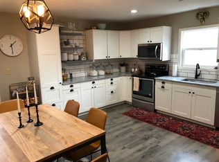 1032 Parkview Rd, Lawrence, KS 66049