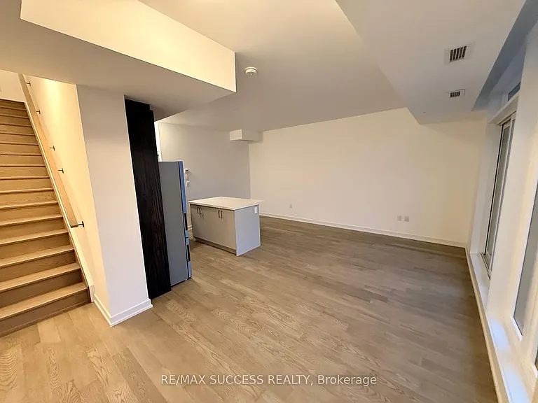 188 Angus Dr #18 — Photo 9
