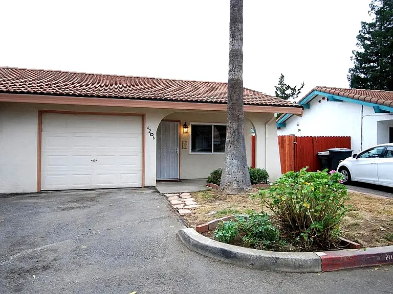 4206-4208 Casa Blanca Lane — Photo 1