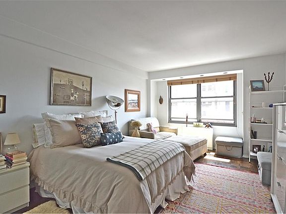5th image of 60 W 13th St APT 9D