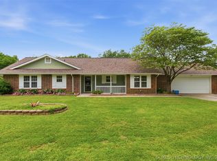 635 S Pecan St, Oologah, OK 74053