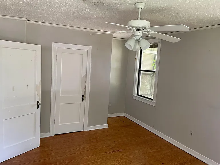 2123 University Blvd S — Photo 25